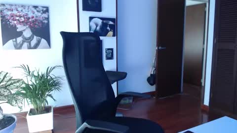 Snapshot of divineisis chatting on 26, 10, 2025 Hera online show from 26, 10, 2025