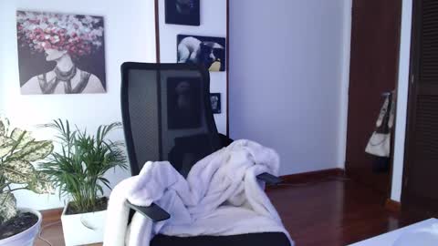 Snapshot of divineisis chatting on 31, 10, 2025 Hera online show from 31, 10, 2025