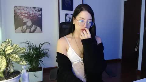 Snapshot of divineisis chatting on 4, 11, 2025 Hera online show from 4, 11, 2025