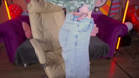 Snapshot of divinejasss chatting on 4, 3, 2025 DivineJasss online show from 4, 3, 2025