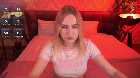 Snapshot of divinejasss chatting on 8, 9, 2025 DivineJasss online show from 8, 9, 2025