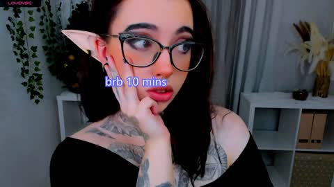 dixipixi_ online show from 30, 12, 2024