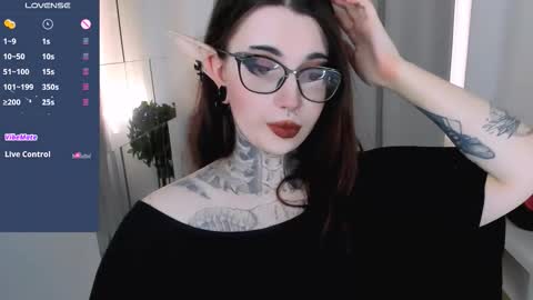 dixipixi_ online show from 11, 9, 2025