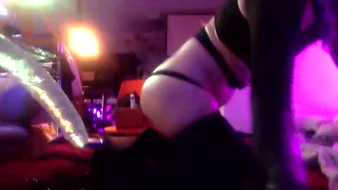 Izzy Knyx online show from 16, 12, 2025