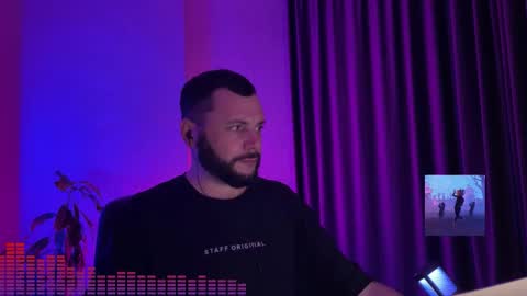 Snapshot of dj_canali chatting on 2, 11, 2025 Canali online show from 2, 11, 2025