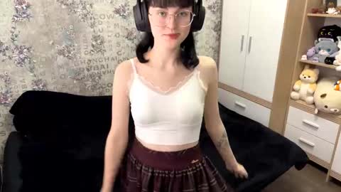 Snapshot of dodiebabikian chatting on 11, 9, 2025 Annie PVT IS OPEN online show from 11, 9, 2025