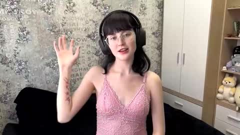 Snapshot of dodiebabikian chatting on 15, 9, 2025 Annie PVT IS OPEN online show from 15, 9, 2025