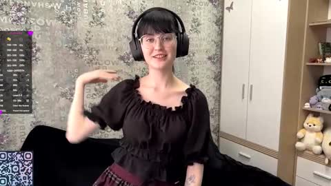 Snapshot of dodiebabikian chatting on 25, 9, 2025 Annie PVT IS OPEN online show from 25, 9, 2025