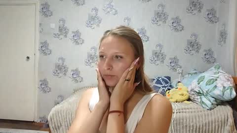 Snapshot of dodiebabikian chatting on 9, 10, 2025 Annie PVT IS OPEN online show from 9, 10, 2025