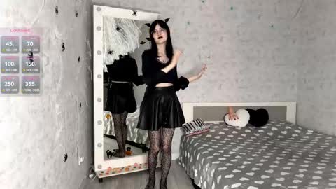 Snapshot of dodiebabikian chatting on 27, 10, 2025 Annie PVT IS OPEN online show from 27, 10, 2025