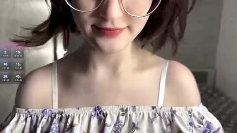 Snapshot of dodiebabikian chatting on 17, 6, 2026 Annie PVT IS OPEN online show from 17, 6, 2026