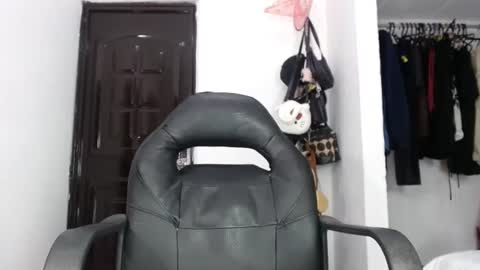 doll_dollys_ online show from 28, 1, 2025