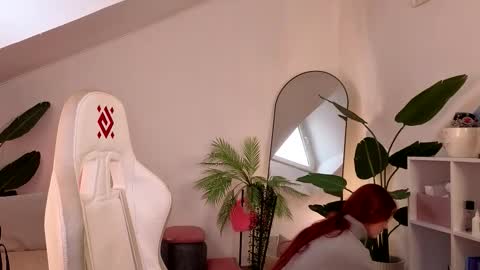 Your doll Lesli online show from 18, 12, 2025