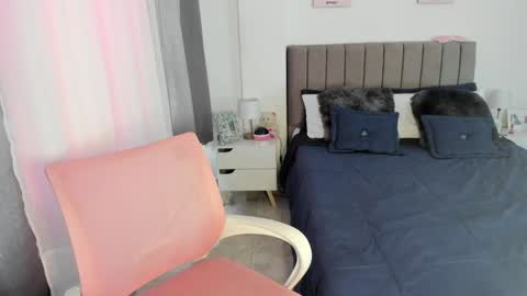 doll_oriana online show from 9, 12, 2024