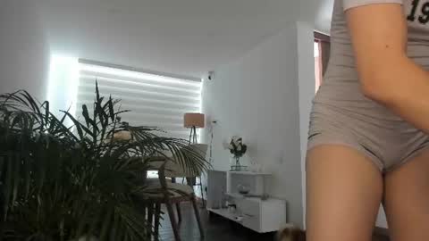 Snapshot of doll_oriana chatting on 19, 6, 2026 doll_oriana online show from 19, 6, 2026