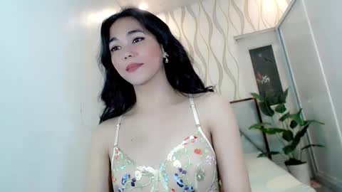 Snapshot of dollinheat chatting on 21, 10, 2025 Make me Happy online show from 21, 10, 2025