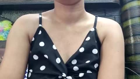 Snapshot of dollmeenu chatting on 7, 10, 2025 dollmeenu online show from 7, 10, 2025