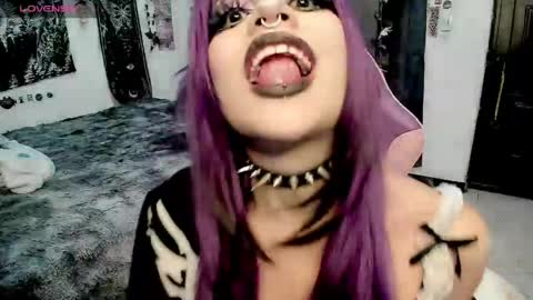 Snapshot of dolly_bones chatting on 7, 6, 2026 dolly_bones online show from 7, 6, 2026
