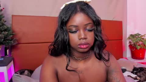 Snapshot of dolly_paige chatting on 18, 12, 2024 emily -- online show from 18, 12, 2024