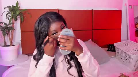 Snapshot of dolly_paige chatting on 27, 1, 2025 emily -- online show from 27, 1, 2025