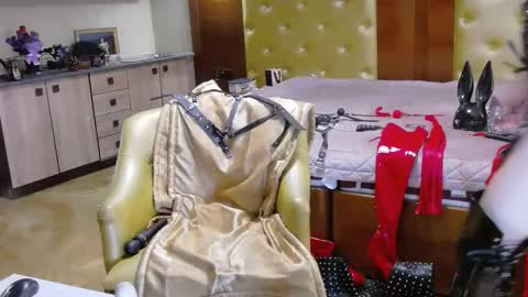 Snapshot of domcaprisse chatting on 8, 5, 2026 domcaprisse online show from 8, 5, 2026