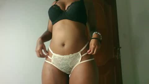 Snapshot of domecesy chatting on 11, 11, 2025 Amarie noels online show from 11, 11, 2025