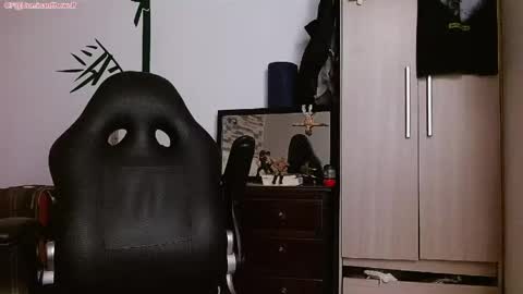 Snapshot of dominantthewolf chatting on 29, 4, 2026 Logan - INDEPENDET MODEL online show from 29, 4, 2026