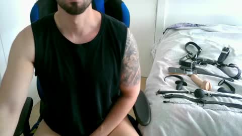 Snapshot of dominatedtitan chatting on 25, 4, 2026 DominatedTitan online show from 25, 4, 2026