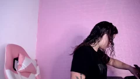 Snapshot of dominic_queen chatting on 2, 12, 2025 online show from 2, 12, 2025