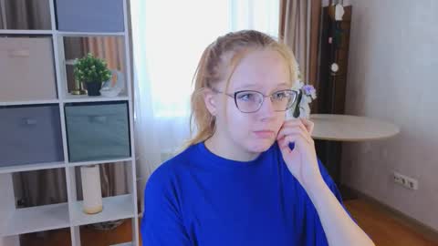 Snapshot of domoniqueepperley chatting on 12, 10, 2025 Macy online show from 12, 10, 2025