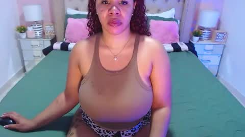 Snapshot of donnaadore chatting on 5, 4, 2026 Donna online show from 5, 4, 2026