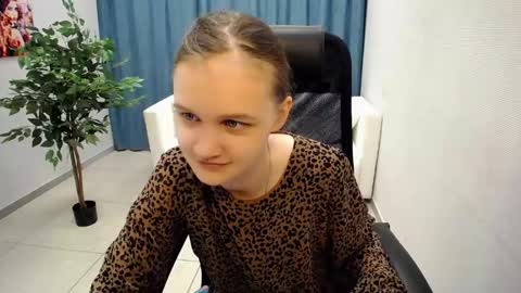 Snapshot of donnasia chatting on 25, 5, 2026 Sia online show from 25, 5, 2026