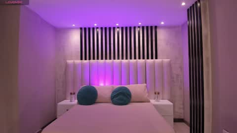  Donna Stonne  online show from 30, 9, 2025