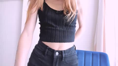 Snapshot of donteatcats_ chatting on 4, 11, 2025 Sam online show from 4, 11, 2025