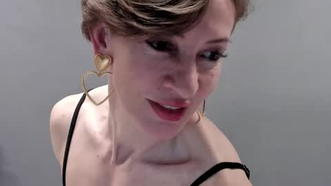 Snapshot of dorothy_meyer chatting on 4, 5, 2026 Dorothy Next stream on Monday at 3am-9am online show from 4, 5, 2026