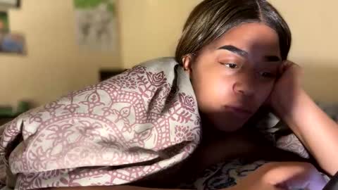 dove_love22 online show from 4, 12, 2025