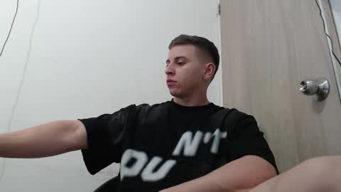 Snapshot of draco_boy2000 chatting on 12, 1, 2026 draco_boy2000 online show from 12, 1, 2026