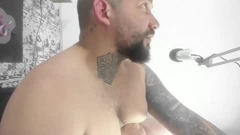 drake whitee Independent Model online show from 5, 12, 2025