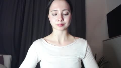 Snapshot of dream_nicole02 chatting on 28, 11, 2025 Nicole online show from 28, 11, 2025