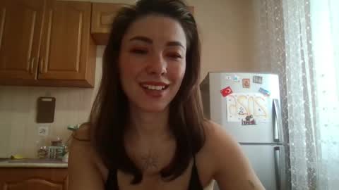 dream_petal_ online show from 25, 4, 2026