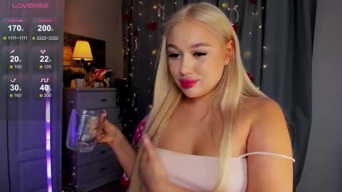 Snapshot of dreamaise chatting on 27, 2, 2026 Mary pvt open use pink and blue app lovense online show from 27, 2, 2026