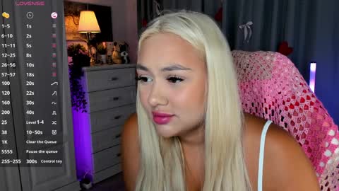 Snapshot of dreamaise chatting on 5, 4, 2026 Mary pvt open use pink and blue app lovense online show from 5, 4, 2026