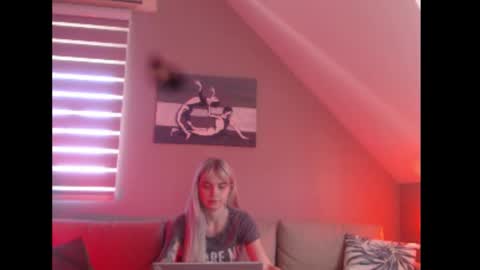 A girl online show from 22, 9, 2025