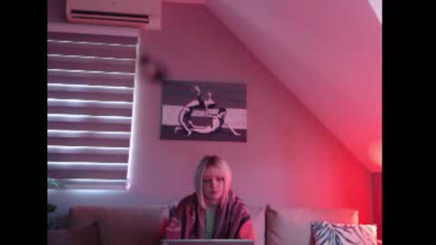 A girl online show from 27, 10, 2025