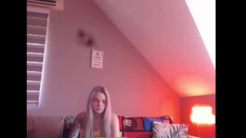 A girl online show from 26, 2, 2026