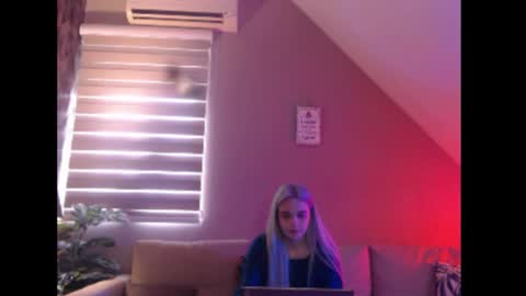 Snapshot of dreamcatcherfantasy chatting on 27, 3, 2026 A girl online show from 27, 3, 2026