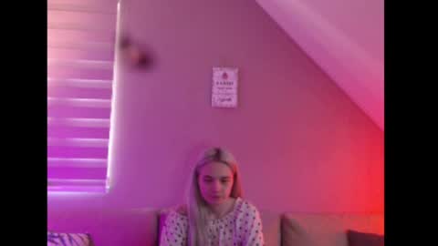Snapshot of dreamcatcherfantasy chatting on 22, 4, 2026 A girl online show from 22, 4, 2026