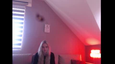 Snapshot of dreamcatcherfantasy chatting on 27, 4, 2026 A girl online show from 27, 4, 2026