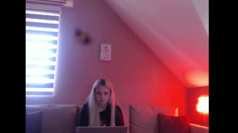 Snapshot of dreamcatcherfantasy chatting on 14, 5, 2026 A girl online show from 14, 5, 2026