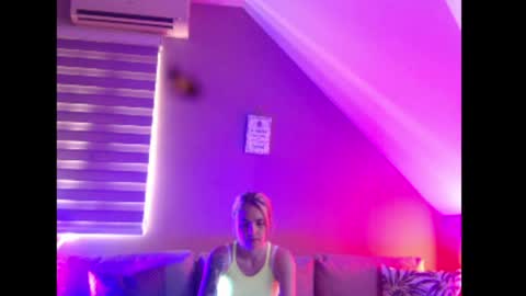 Snapshot of dreamcatcherfantasy chatting on 26, 5, 2026 A girl online show from 26, 5, 2026